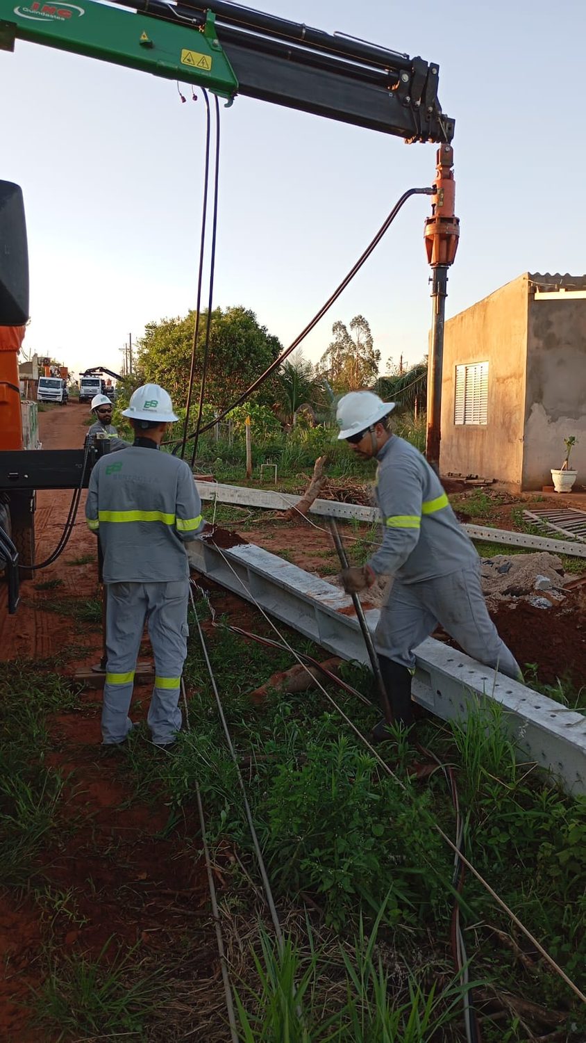Recomposição emergencial de rede elétrica em Presidente Prudente