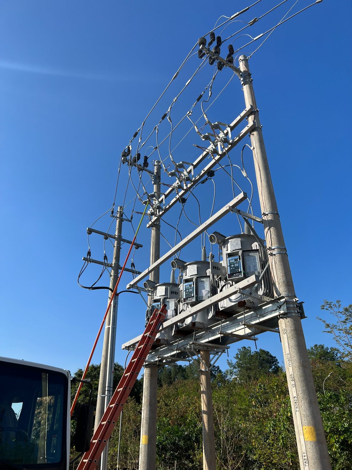 Instalação de regulador de tensão classe 15 kV em Sorocaba