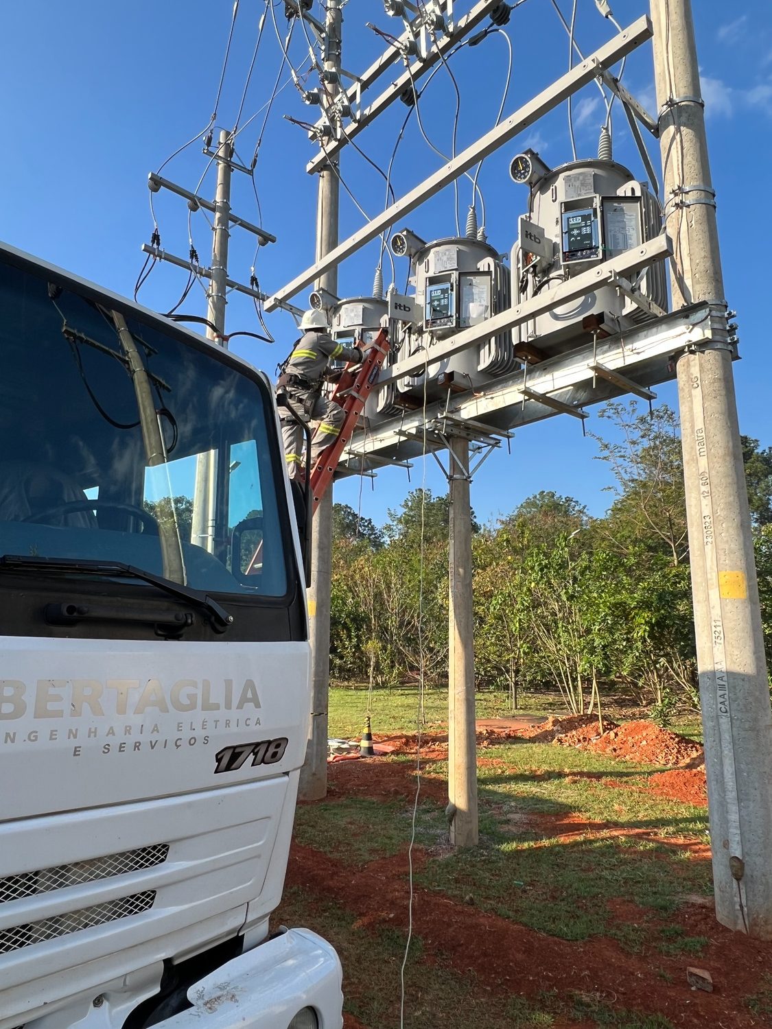 Instalação de regulador de tensão classe 15 kV em Sorocaba
